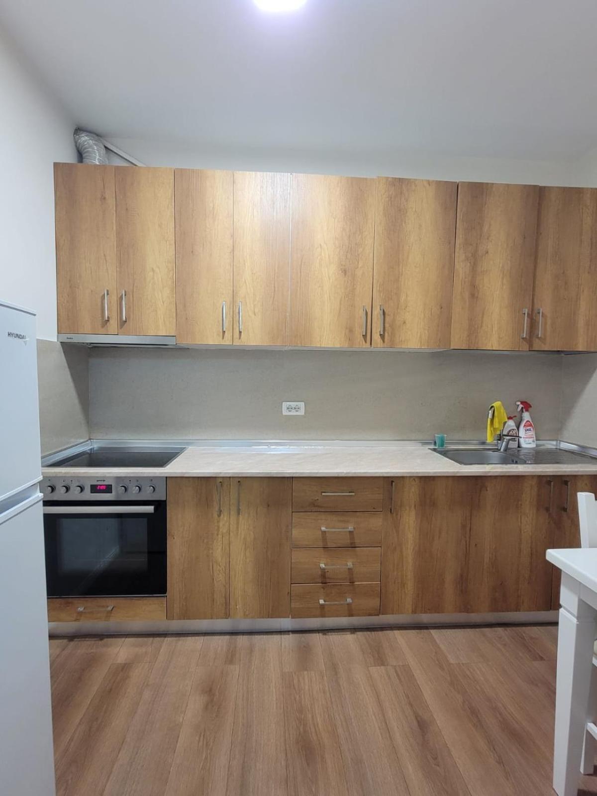 Апартаменты Ajla Komuna Apartament Тирана Экстерьер фото
