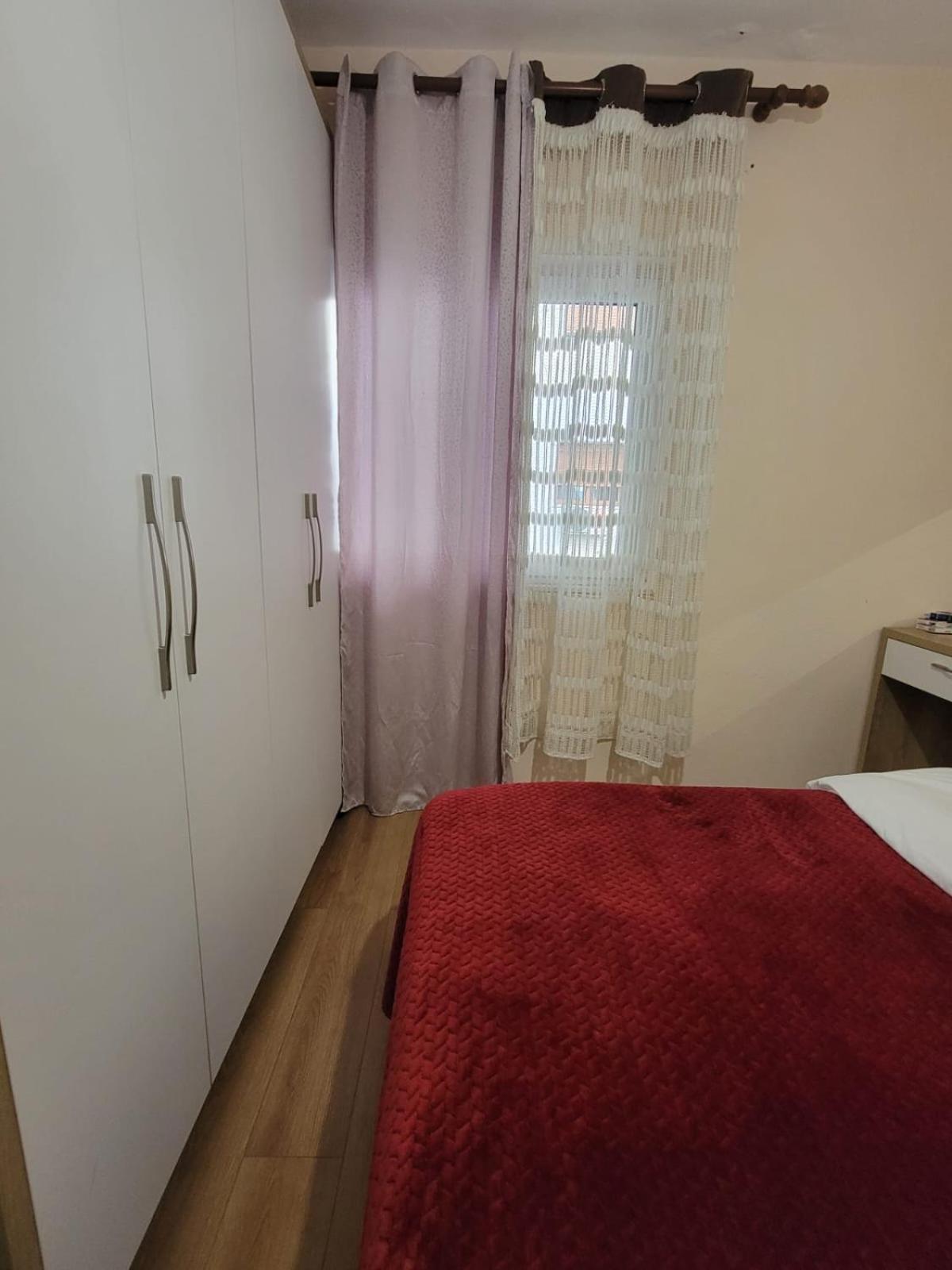 Апартаменты Ajla Komuna Apartament Тирана Экстерьер фото