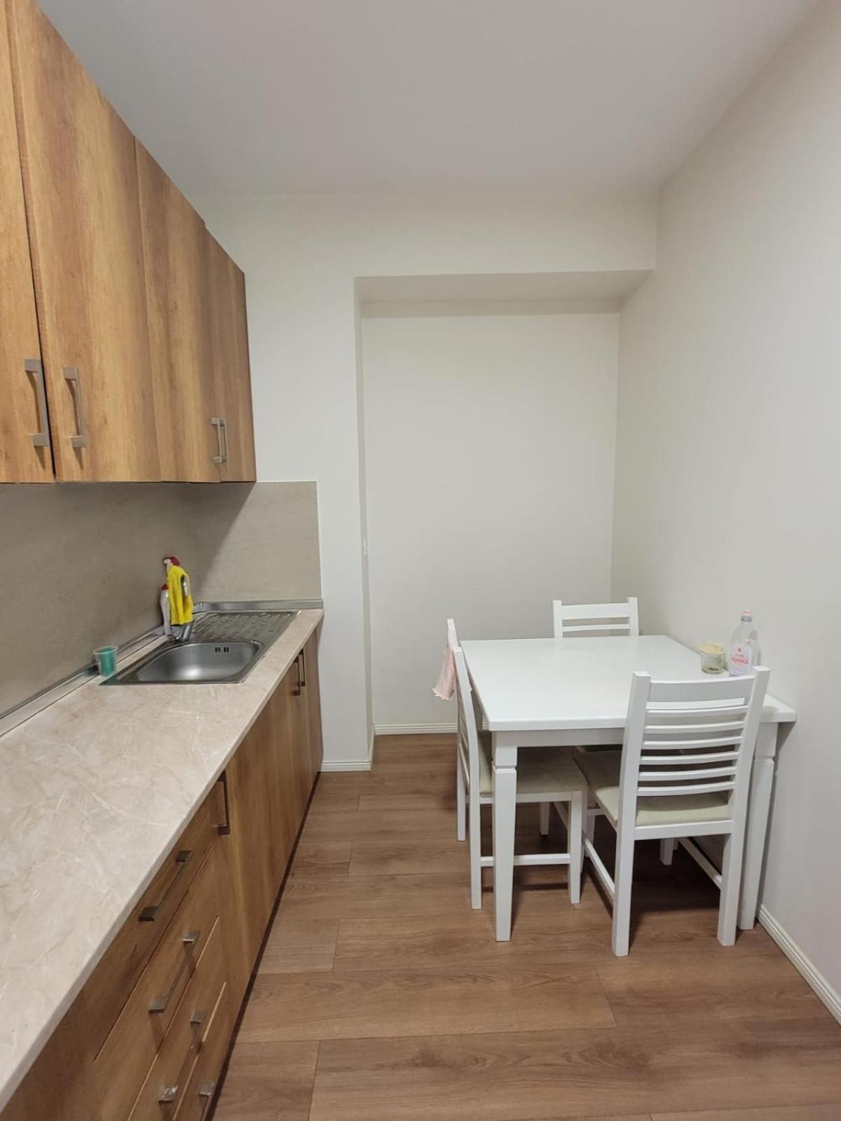 Апартаменты Ajla Komuna Apartament Тирана Экстерьер фото